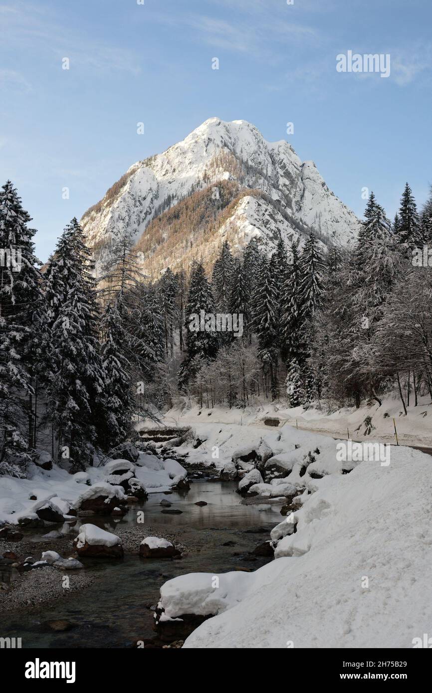 Big Cold Rivers Cold river flowing through hi-res stock photography and images - Alamy