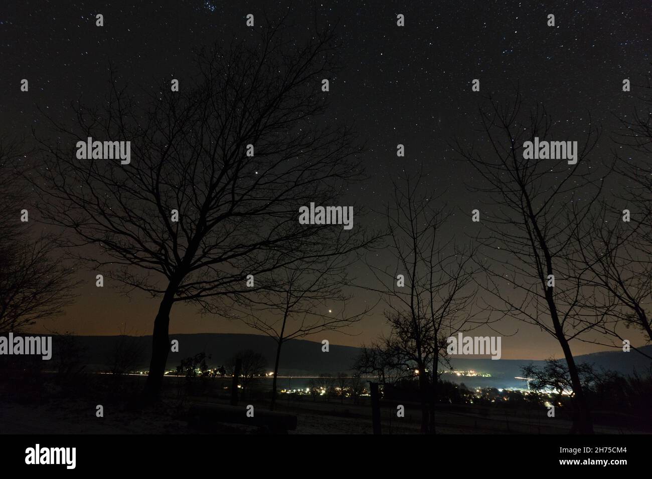 Urban starry night sky hi-res stock photography and images - Alamy