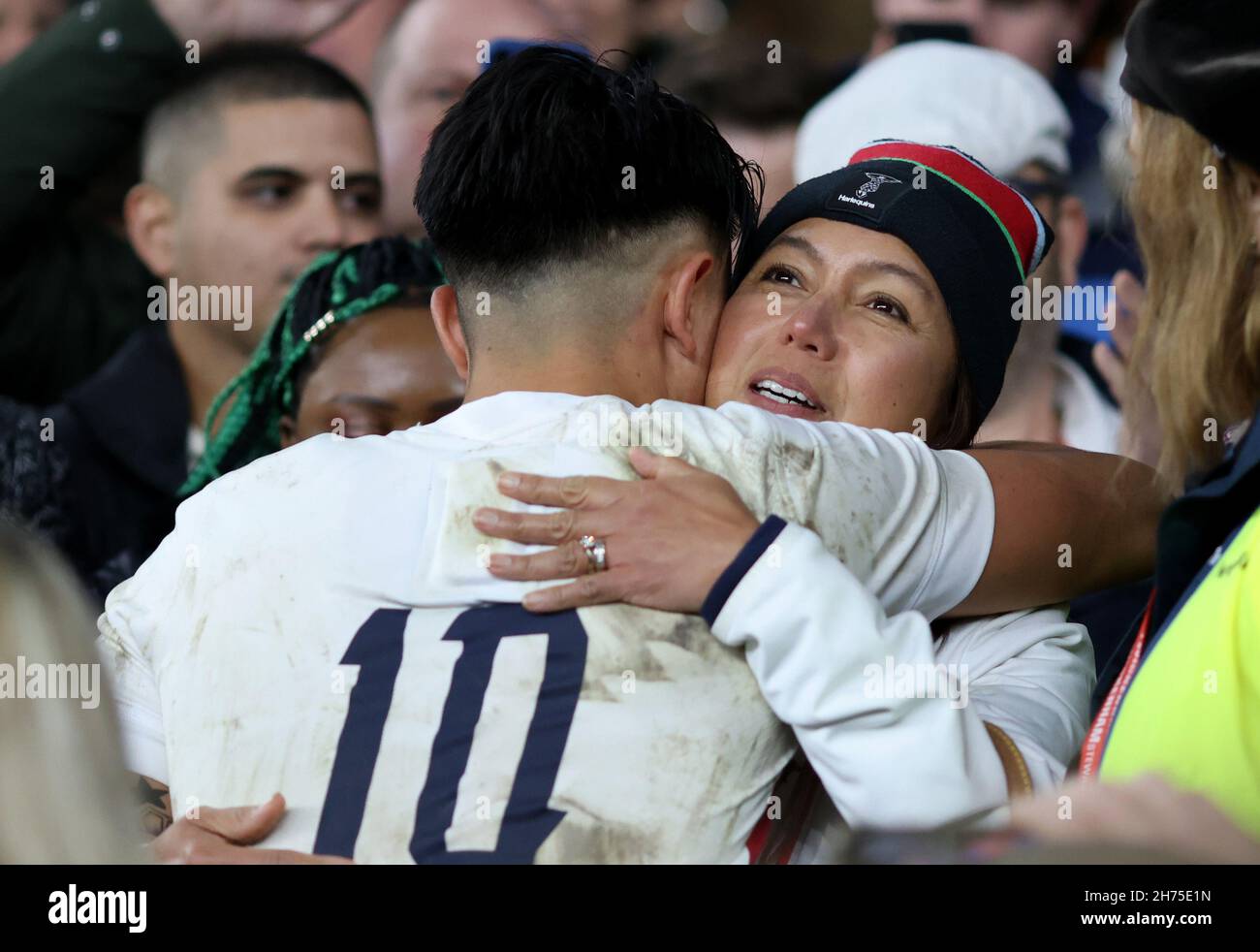 London, England, 20th November 2021, Rugby Union, Autumn Nations Series International, England v South Africa, Twickenham, 2021, 20/11/2021  Marcus Smith of England celebrates with his mum, Suzanne after the match Credit:Paul Harding/Alamy Live News Stock Photo