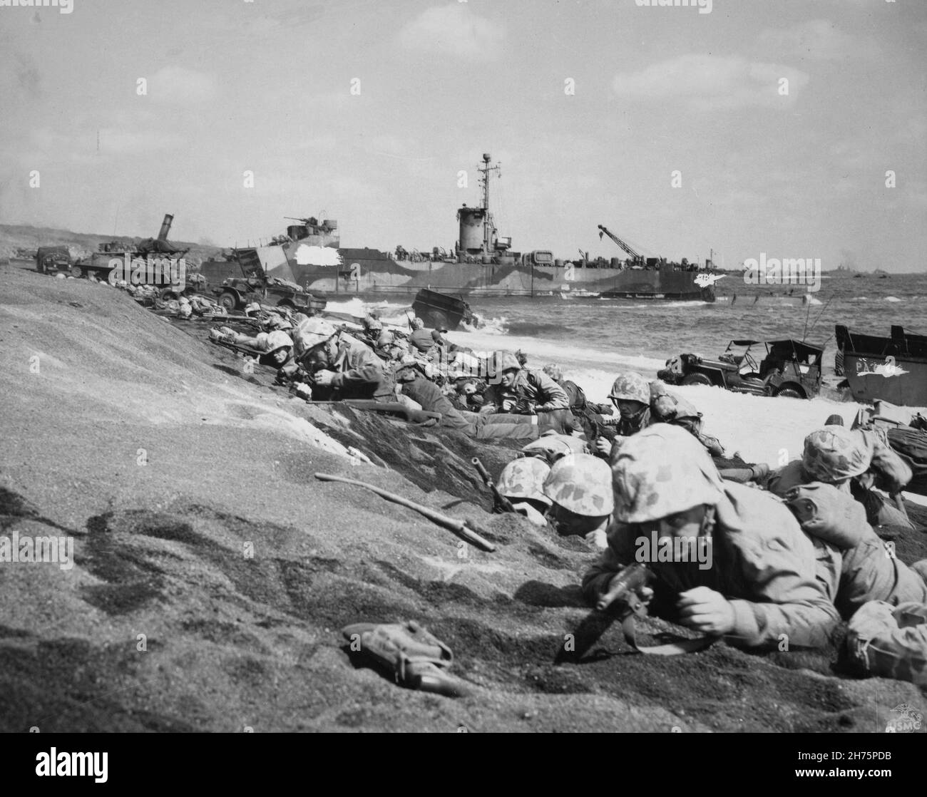 IWO JIMA, PACIFIC OCEAN - 19 February 1945 - US Marines pinned down by Japanese fire on a landing beach on D-Day of the Battle of Iwo Jima. These beac Stock Photo