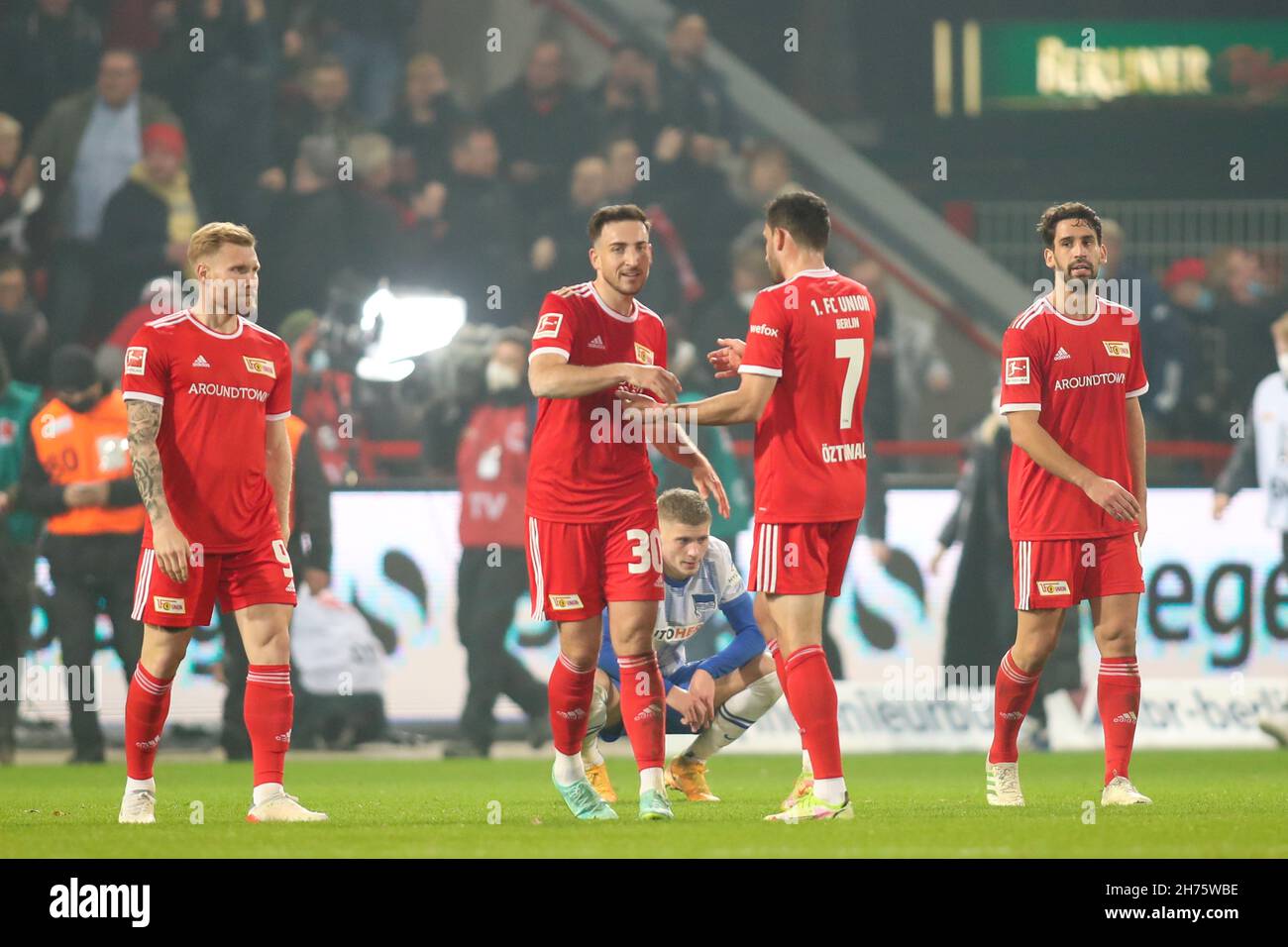 20 November 2021, Berlin: Football: Bundesliga, 1. FC Union Berlin - Hertha BSC, Matchday 12, at the stadium 'An der Alten Försterei'. Union Berlin's Andreas Voglsammer (l-r), Union Berlin's Kevin Möhwald, Union Berlin's Levin Öztunali and Union Berlin's Rani Khedira cheer after the match. IMPORTANT NOTE: In accordance with the regulations of the DFL Deutsche Fußball Liga and the DFB Deutscher Fußball-Bund, it is prohibited to use or have used photographs taken in the stadium and/or of the match in the form of sequence pictures and/or video-like photo series. Photo: Andreas Gora/dpa Stock Photo