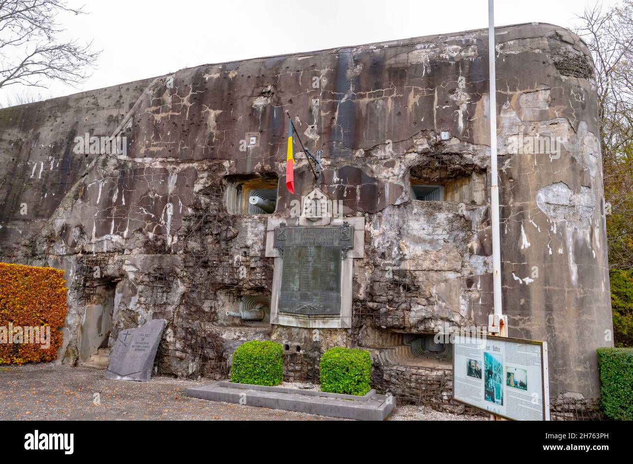 Das Fort Battice ist eine nach 1934 in der Nähe der gleichnamigen Ortschaft und etwa 20 km östlich von Lüttich erbaute belgische Festungsanlage Stock Photo