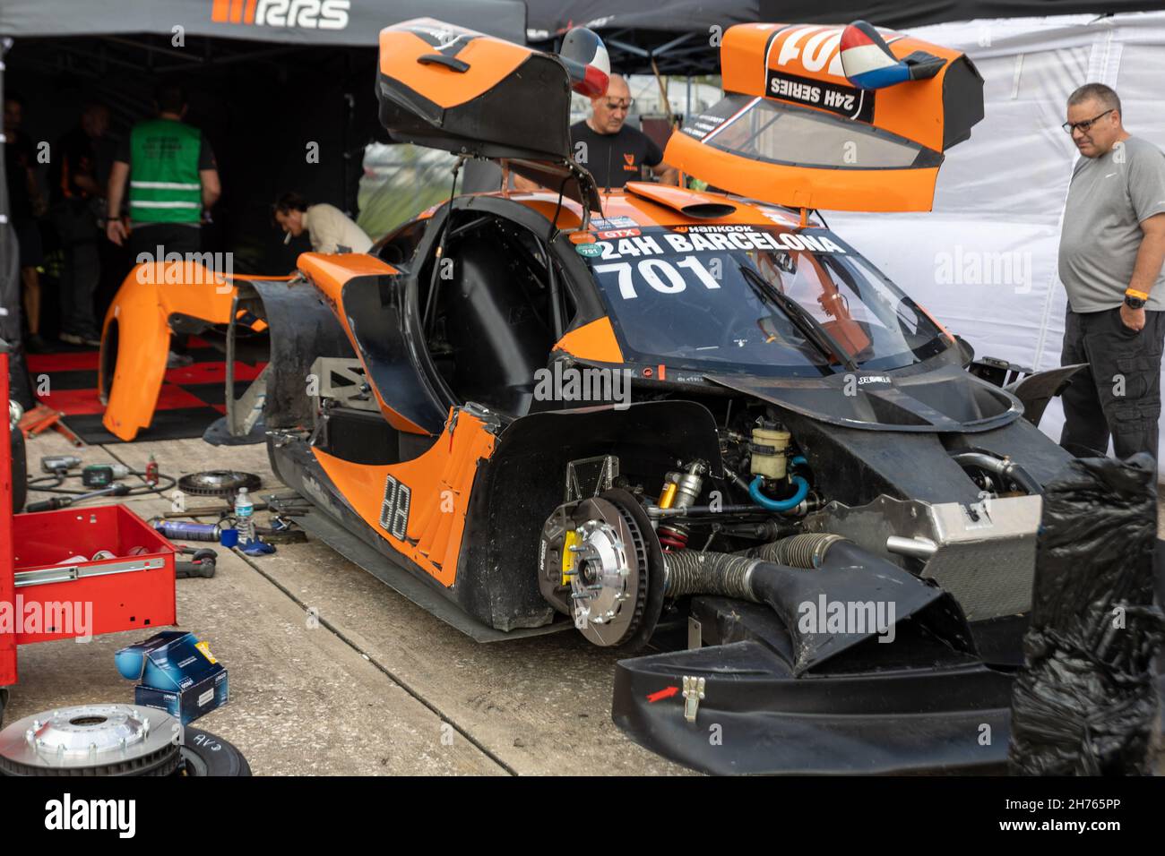 Sebring, USA. 20th Nov, 2021. Preparing cars for start during 24H Series powered by Hankook. Schedule includes USA stops on November 19-21, 2021. Racing cars from the many countries, such as: Germany, USA, France, Nederland, Romania, Denmark, Canada, Spain, Great Britain, Italy; in many different classes: GT4, 991, GTX, GT3, TCR, TCX, P4. (Photo by Yaroslav Sabitov/YES Market Media/Sipa USA) Credit: Sipa USA/Alamy Live News Stock Photo