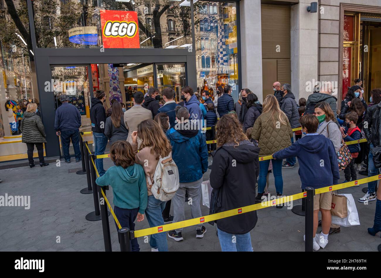 Barcelona, Spain. 20th Nov, 2021. People crowded at the new store.The  Danish construction toy company LEGO has opened a new store on Passeig de  Gràcia in Barcelona inspired by the work of