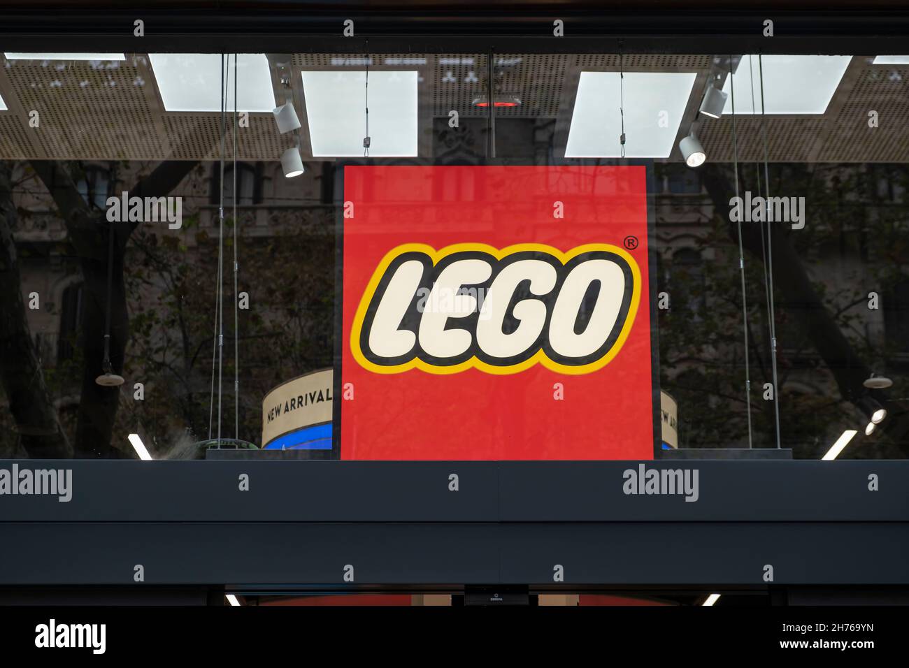 Barcelona, Spain. 20th Nov, 2021. The LEGO logo seen on the door of the new  store.The Danish construction toy company LEGO has opened a new store on  Passeig de Gràcia in Barcelona