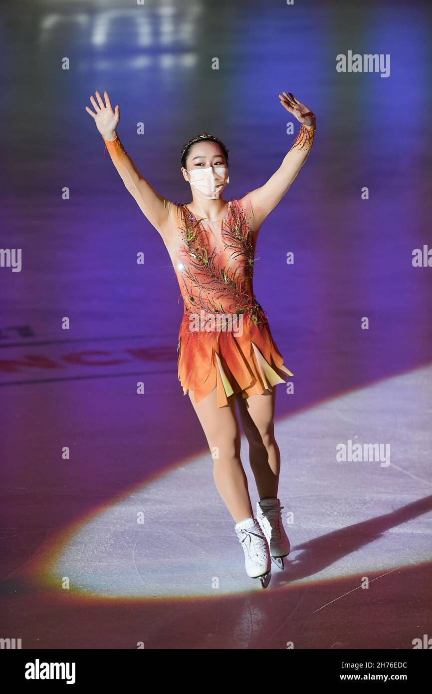 Grenoble, France. Ladies Awards, Wakaba HIGUCHI (Japan) third place, at the ISU Grand Prix of Figure Skating - Internationaux de France, at Polesud Ice-Rink Complex, on November 20, 2021 in Grenoble, France. Credit: Raniero Corbelletti/AFLO/Alamy Live News Stock Photo