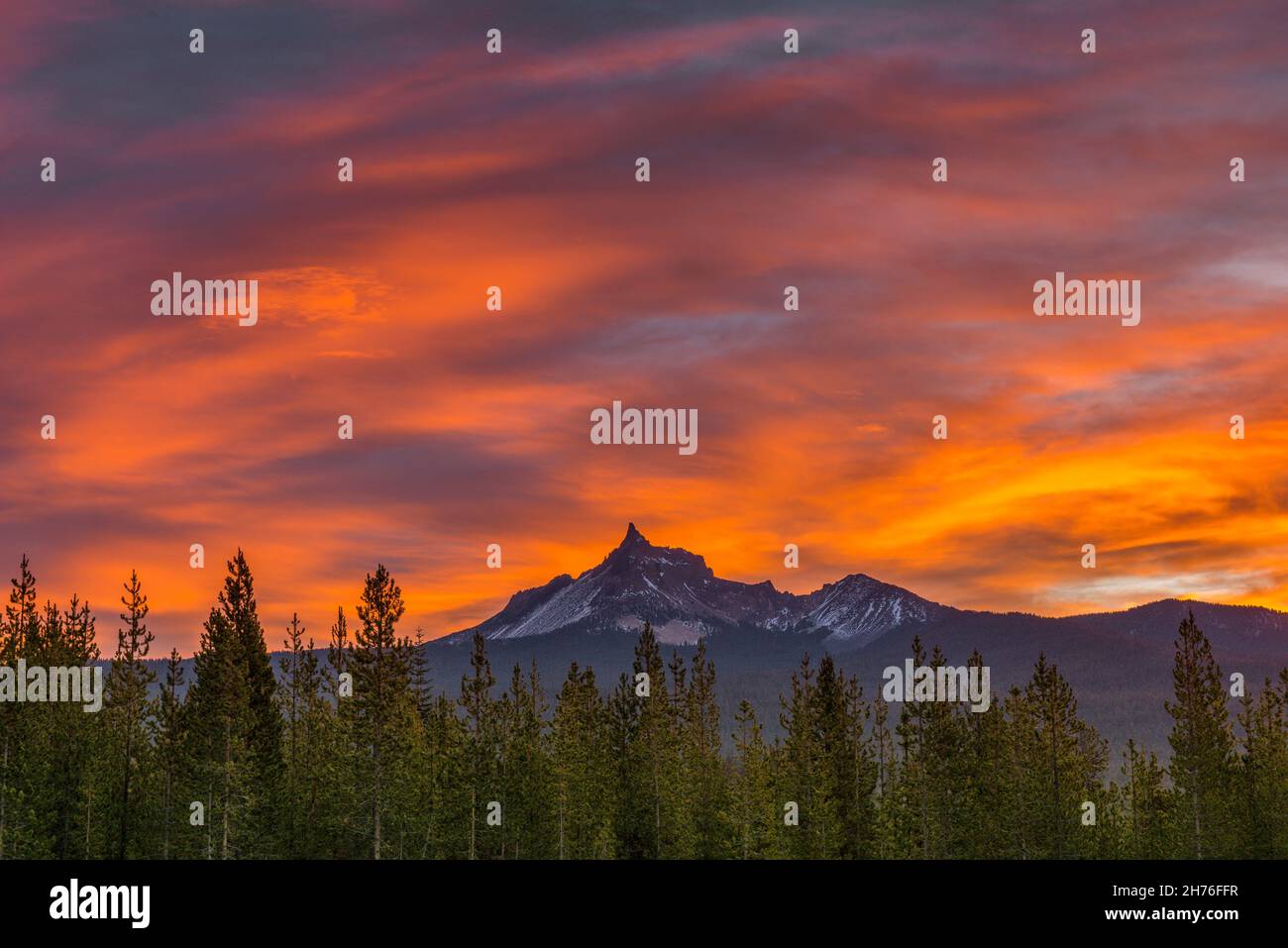 Dawn, Mount Thielsen, Mount Thielsen Wilderness, Umpqua National Forest, Douglas County, Oregon Stock Photo
