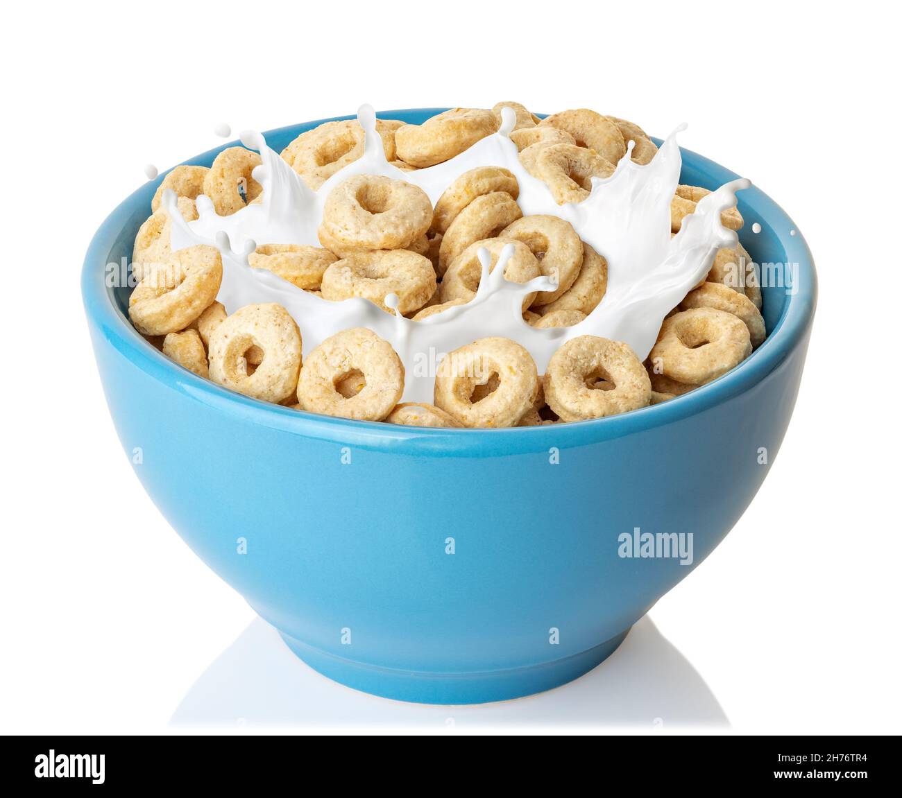 https://c8.alamy.com/comp/2H76TR4/corn-rings-with-splashing-milk-in-blue-bowl-2H76TR4.jpg