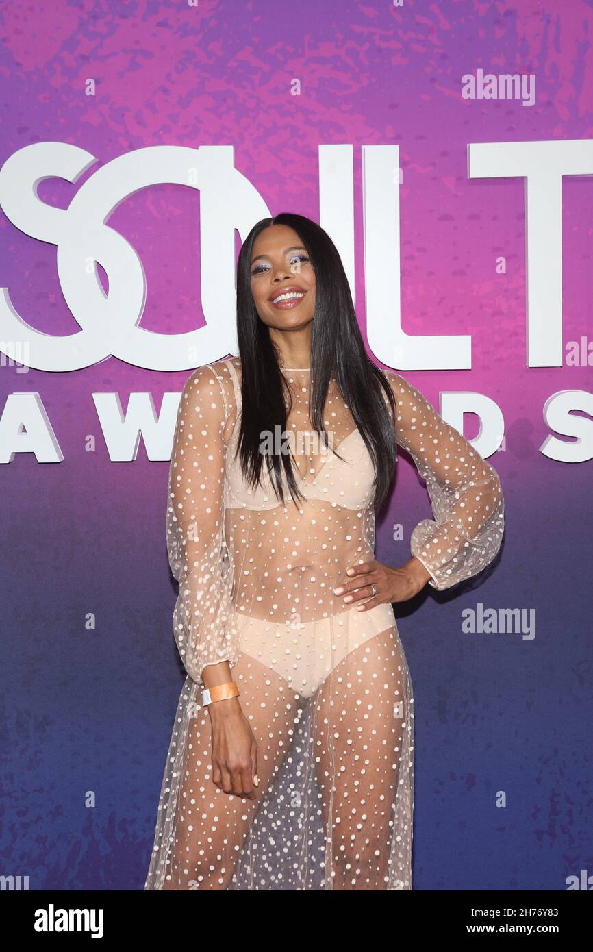 21 Savage attends the 2021 SOUL TRAIN AWARDS arrivals red carpet at the  Apollo in New York, NY, on November 20, 2021. (Photo by Udo Salters/Sipa  USA Stock Photo - Alamy