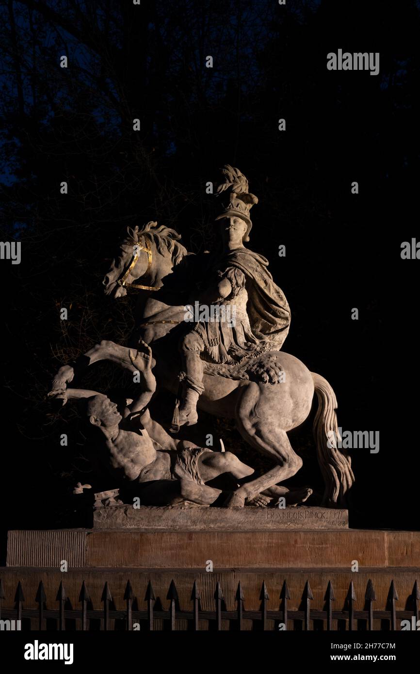 King Jan III Sobieski Monument illuminated at night in city of Warsaw, Poland. Baroque equestrian statue from 1788. Stock Photo
