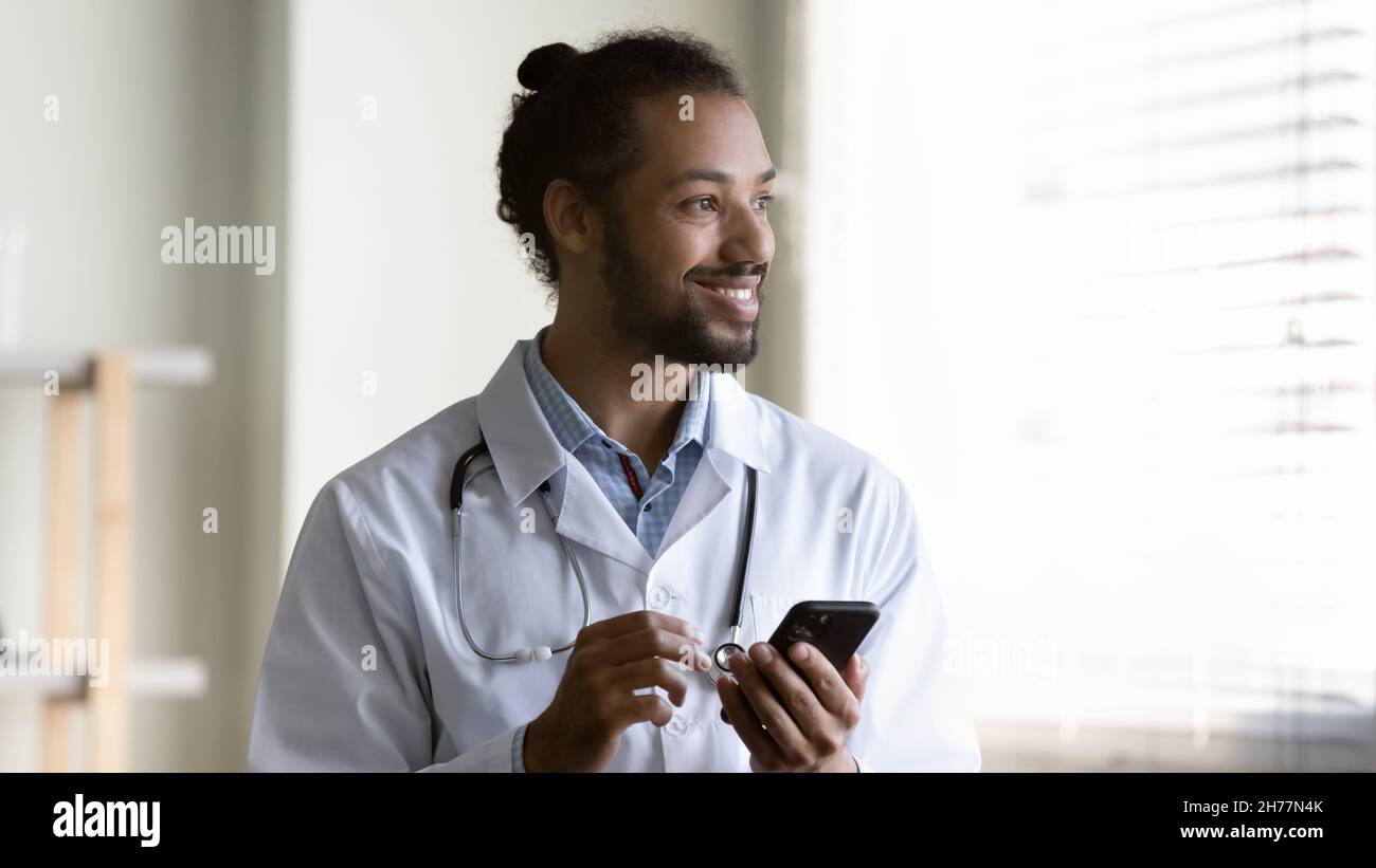 Smiling african american doctor hi-res stock photography and images - Alamy
