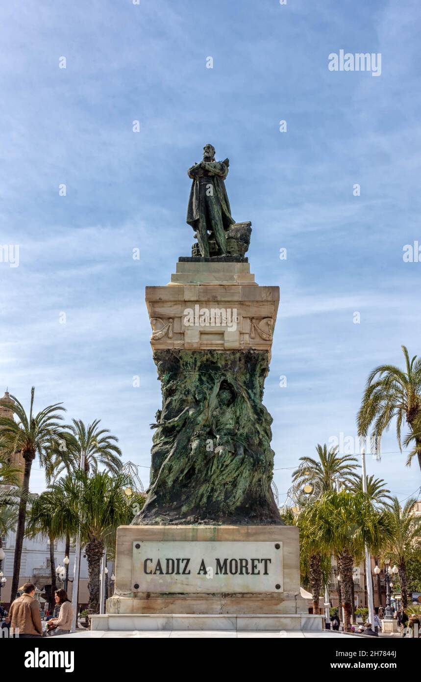 Monumento a Segismundo Moret y Prendergast escritor y político en la plaza de San Juan de Dios en Cádiz, España / Monument to Sigismund Moret writer Stock Photo
