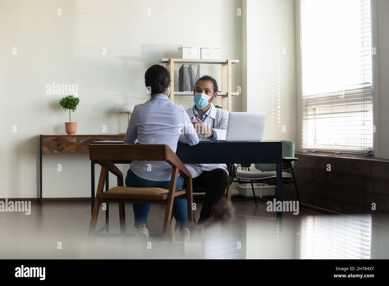 Black doctor rear hi-res stock photography and images - Alamy