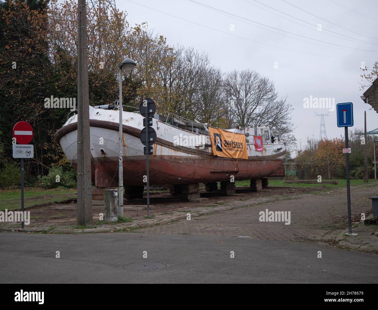 Doel, Belgium, 20 November 2021, Historic ship Ortelius arrives in Doel, Belgium for restoration front and side of the ship Stock Photo