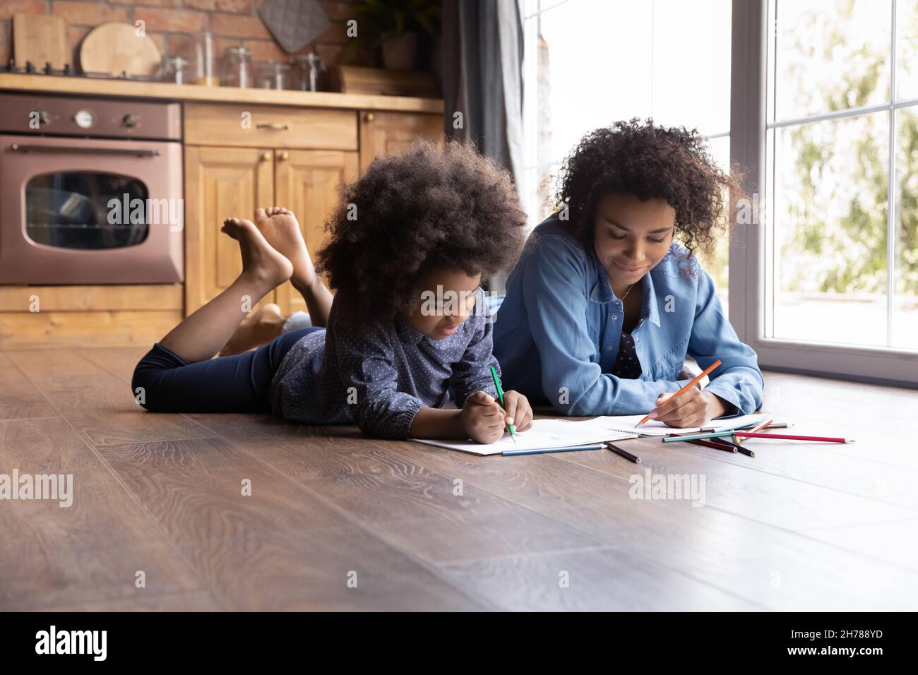 Happy bonding family drawing pictures Stock Photo - Alamy