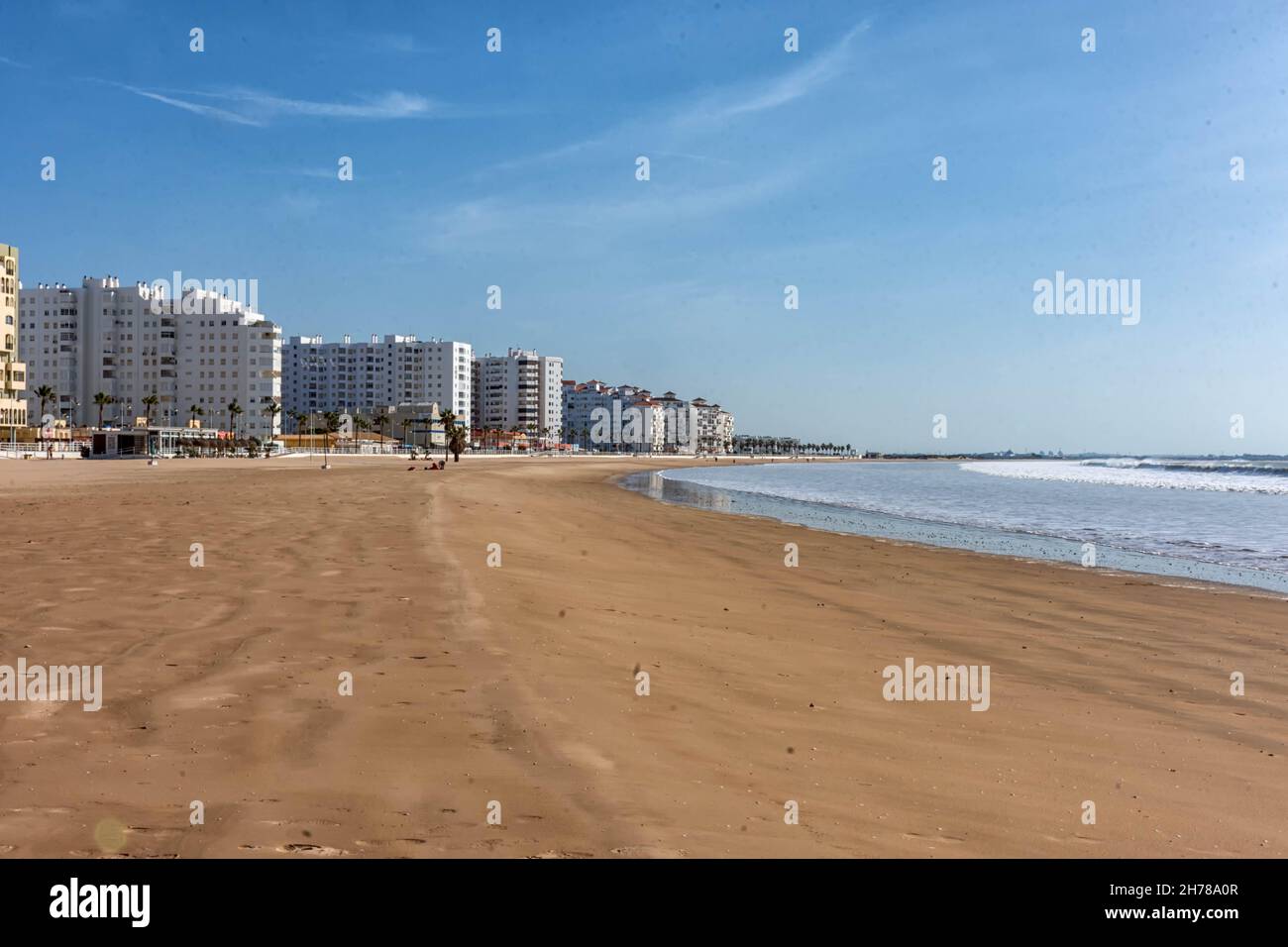 Vista de las playas de la provincia de Cádiz, vista del puente de la constitución de Cadiz y de Puerto real desde El Puerto de Santa María Stock Photo