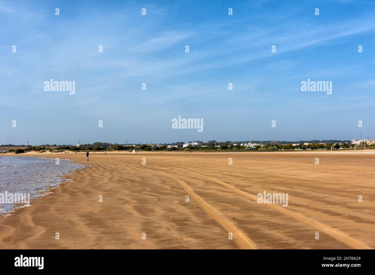 Vista de las playas de la provincia de Cádiz, vista del puente de la constitución de Cadiz y de Puerto real desde El Puerto de Santa María Stock Photo