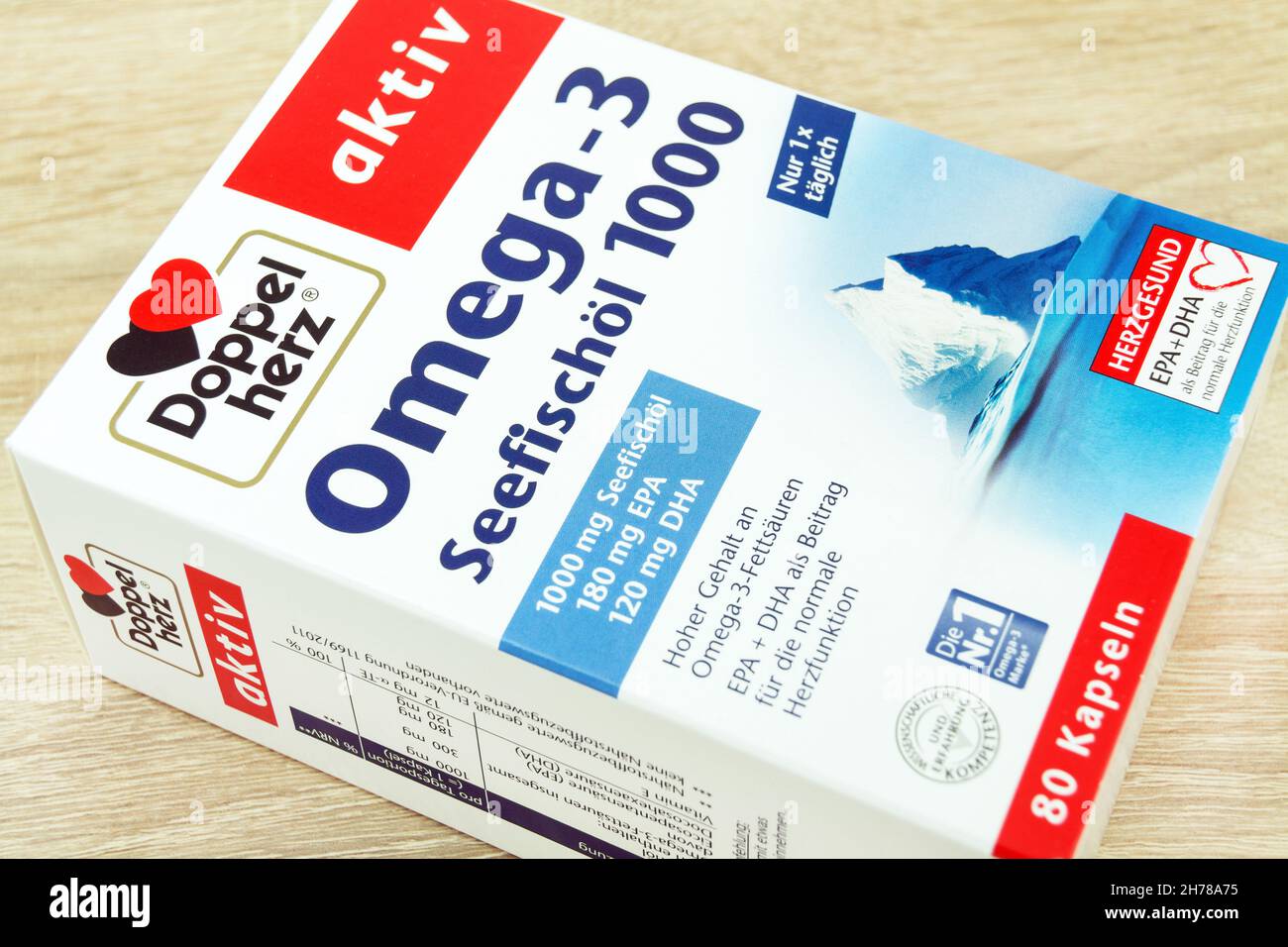 Hamburg, Germany - November 7 2021: Doppelherz aktiv Omega-3 Kapseln und  Verpackung Stock Photo - Alamy