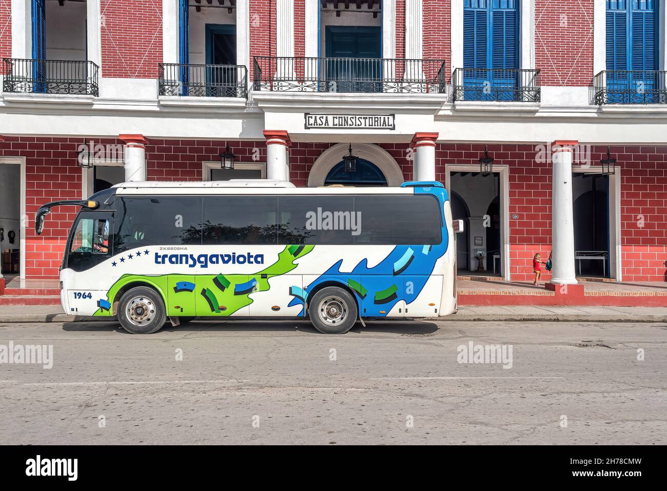 Casa Consistorial, building architecture, transgaviota bus, Holguin