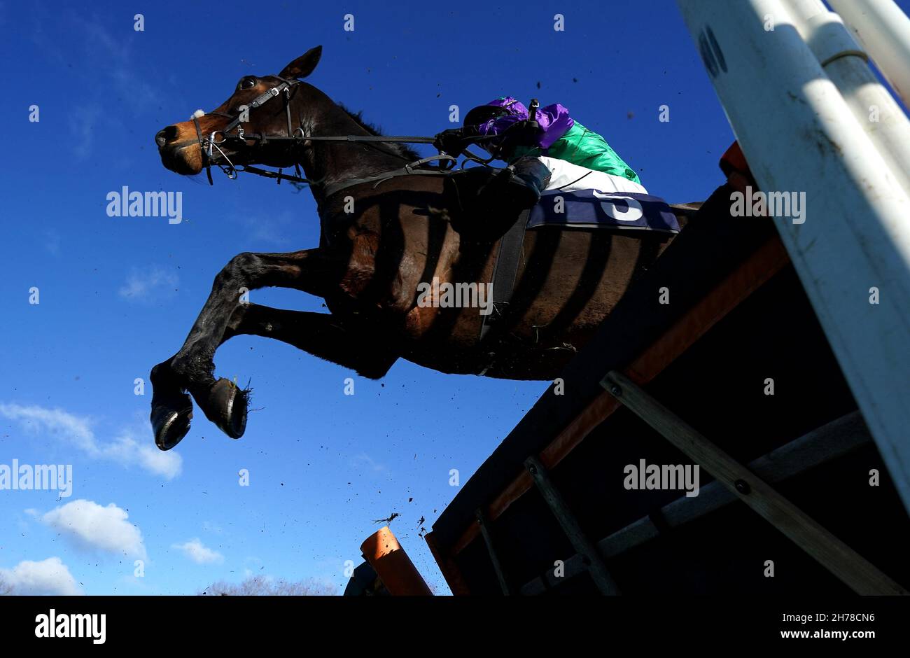 Walk In My Shoes ridden by jockey Richie McLernon during the Charles Hedley Country Clothing Mares' 'National Hunt' Novices' Hurdle at Uttoxeter Racecourse, Staffordshire. Picture date: Sunday November 21, 2021. Stock Photo