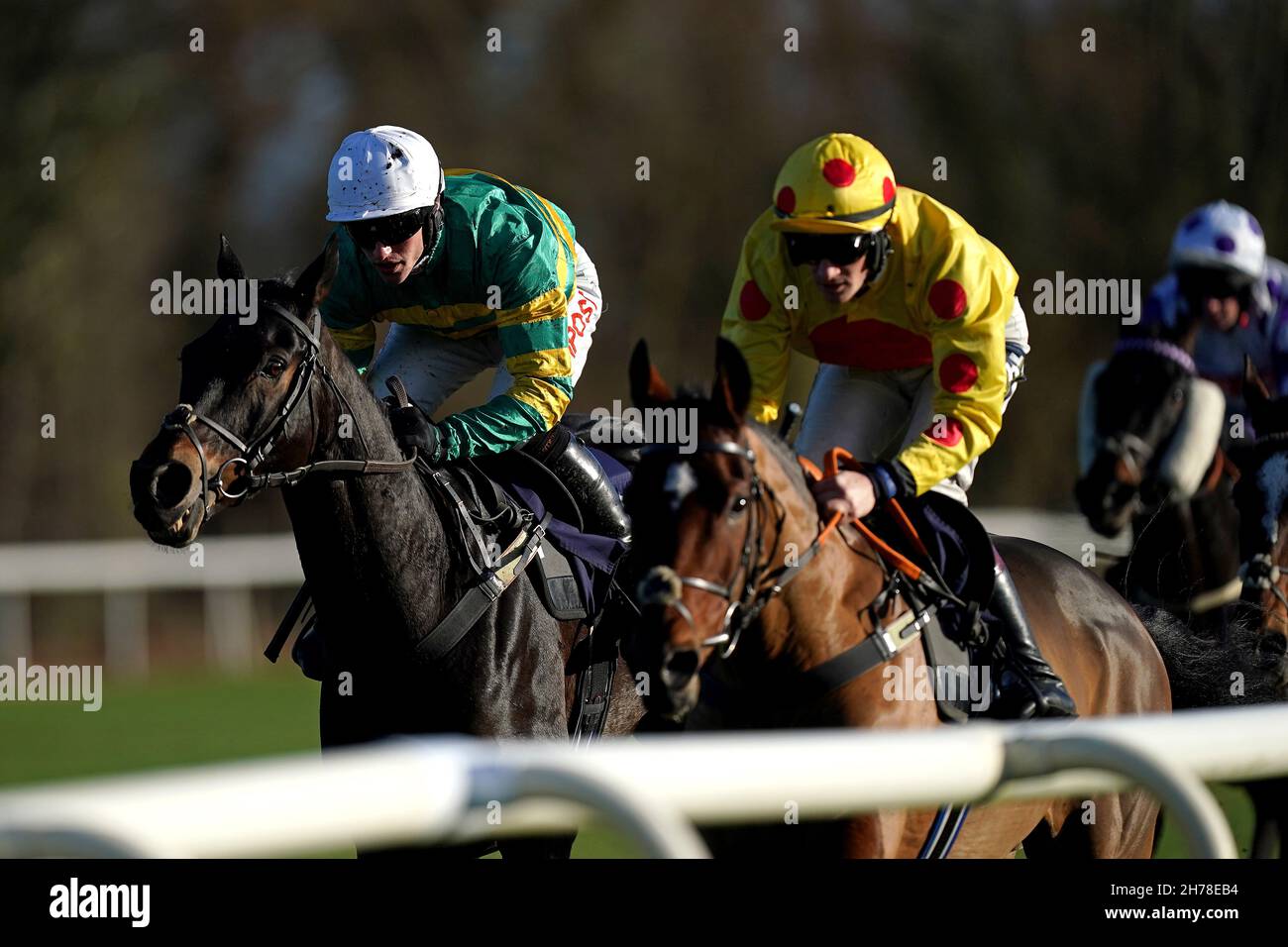 Geordie Des Champs ridden by jockey Adam Wedge (left) on their way to winning the National Hunt Racing Enthusiasts Club Handicap Hurdle with Taste The Fear ridden by jockey Sam Twiston-Davies third at Uttoxeter Racecourse, Staffordshire. Picture date: Sunday November 21, 2021. Stock Photo