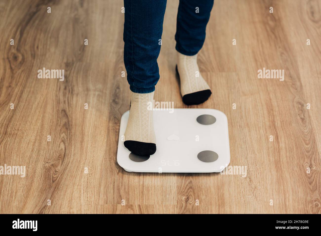 https://c8.alamy.com/comp/2H78G9E/girl-measures-weight-on-smart-scales-modern-electronic-device-2H78G9E.jpg