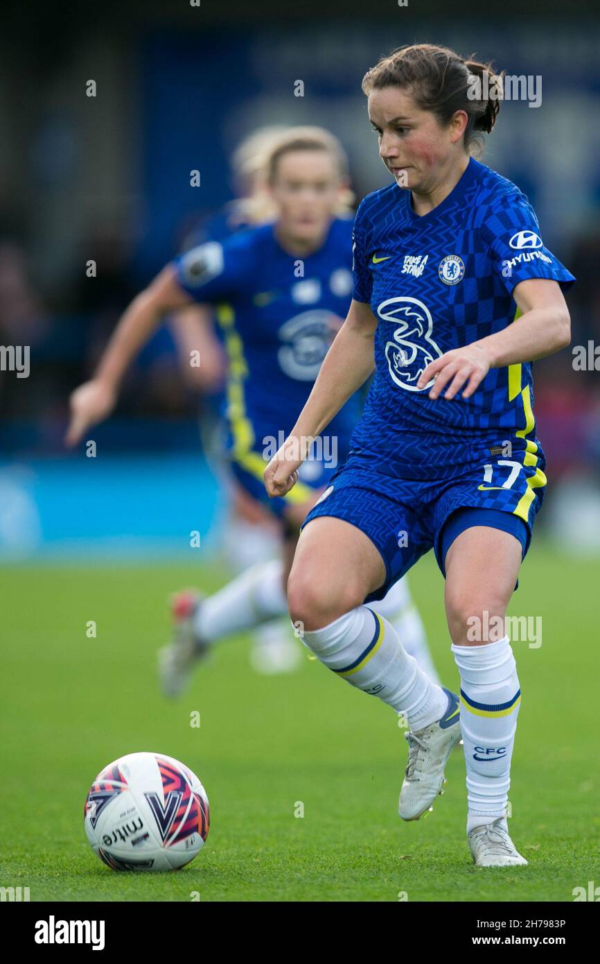 London, UK. 21st Nov, 2021. LONDON, UK. NOVEMBER 21ST : Jessie Fleming of Chelsea FC controls the ball during the 2021-22 FA Womens Superleague fixture between Chelsea FC and Birmingham City at Kingsmeadow. Credit: Federico Guerra Morán/Alamy Live News Stock Photo