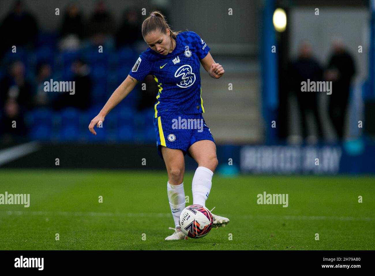 London, UK. 21st Nov, 2021. LONDON, UK. NOVEMBER 21ST : Guro Reiten of Chelsea FC controls the ball during the 2021-22 FA Womens Superleague fixture between Chelsea FC and Birmingham City at Kingsmeadow. Credit: Federico Guerra Morán/Alamy Live News Stock Photo