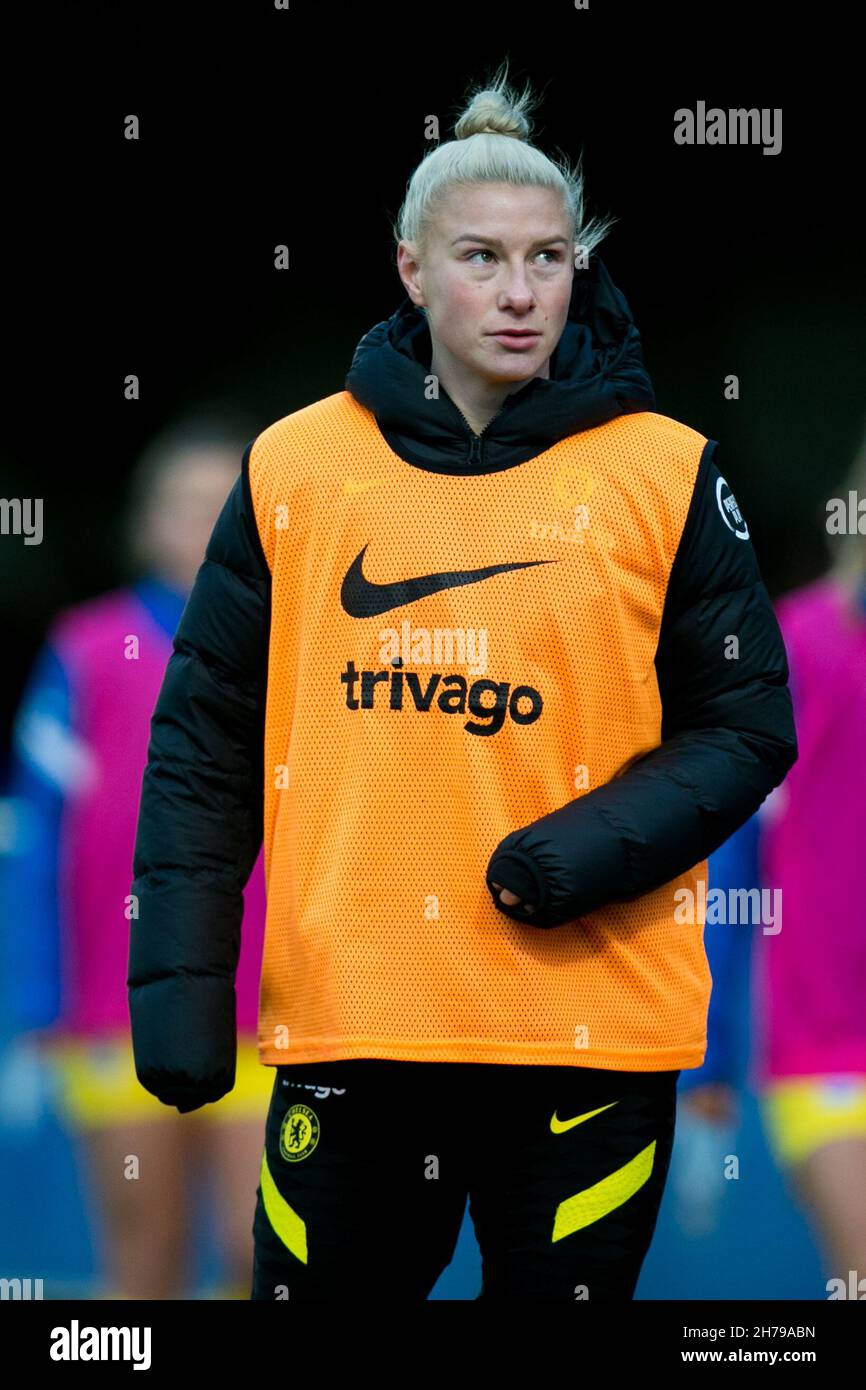 London, UK. 21st Nov, 2021. LONDON, UK. NOVEMBER 21ST : Bethany England of Chelsea FC warms up during the 2021-22 FA Womens Superleague fixture between Chelsea FC and Birmingham City at Kingsmeadow. Credit: Federico Guerra Morán/Alamy Live News Stock Photo