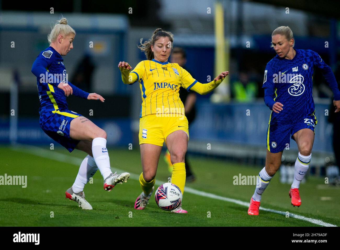 London, UK. 21st Nov, 2021. LONDON, UK. NOVEMBER 21ST : Jonna Andersson of Chelsea FC battle for the ball during the 2021-22 FA Womens Superleague fixture between Chelsea FC and Birmingham City at Kingsmeadow. Credit: Federico Guerra Morán/Alamy Live News Stock Photo