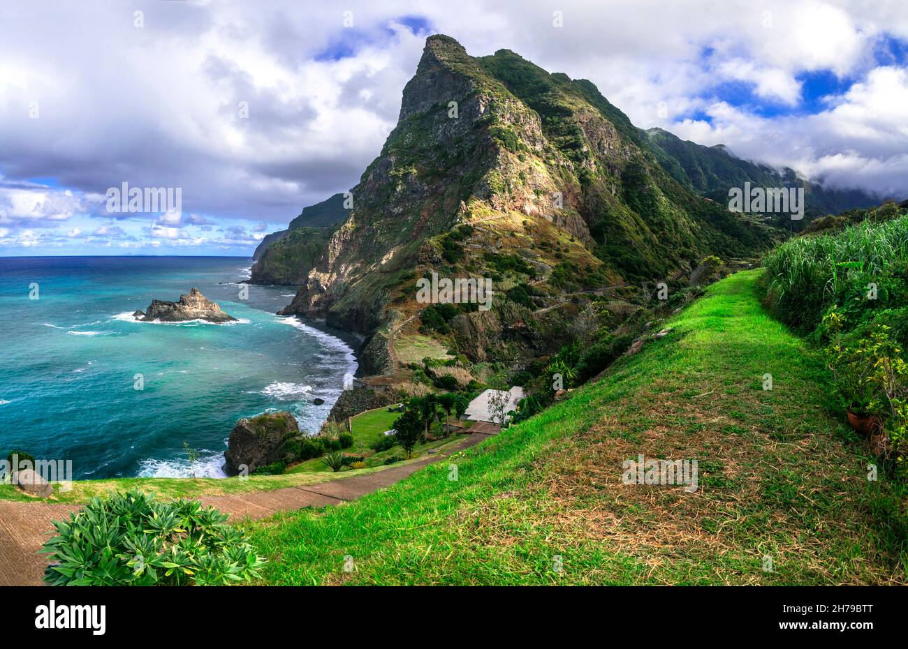 Madeira island, incredible beauty nature scenery. Viewpoint (Miradouro) of Sao Cristovao with impressive rock. Boaventura , northern part of the islan Stock Photo
