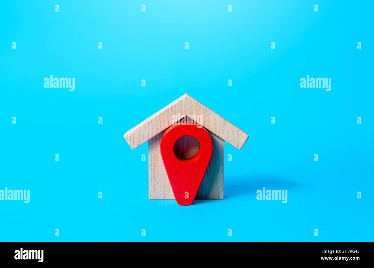 House and red location pin icon. Concept of finding a home to buy or rent. House moving company. Search for housing options. Tracking and navigation. Stock Photo