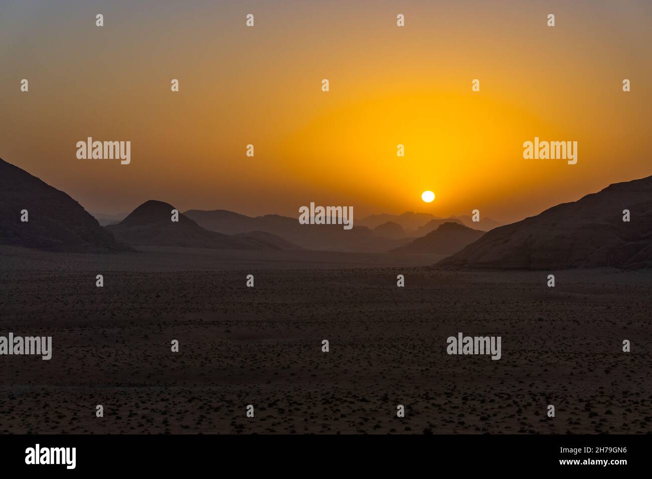 Beautiful colorful sunset at the end of the day in Wadi Rum, Jordan Stock Photo