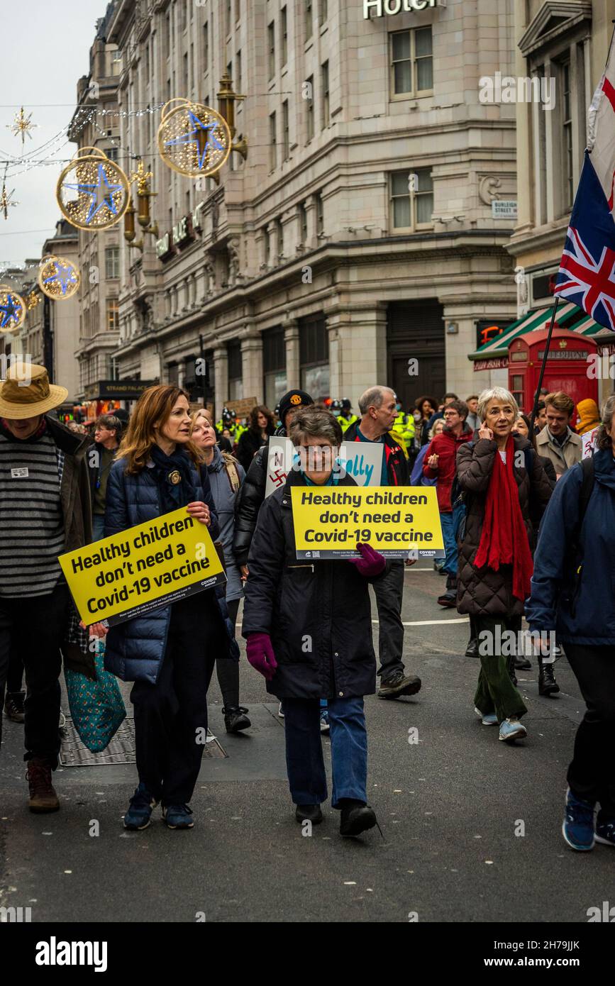 Protestors marching against vaccination of children, Anti-vaccine protest, The Strand, London, England, UK, 20/11/2021 Stock Photo