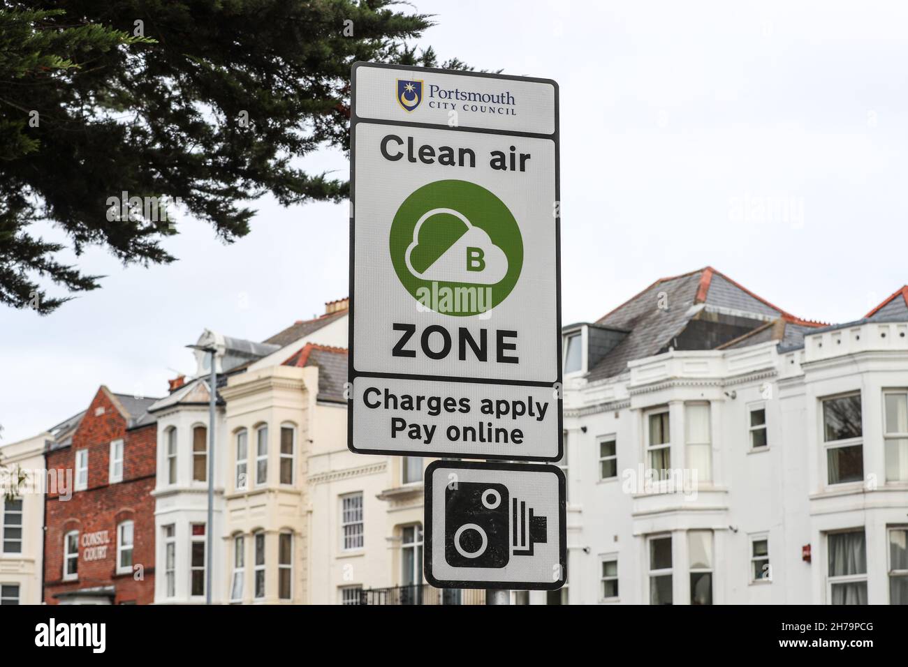 Portsmouth clean air zone sign. Portsmouth City Council introduced the clean air zone on 29th November 2021. Stock Photo