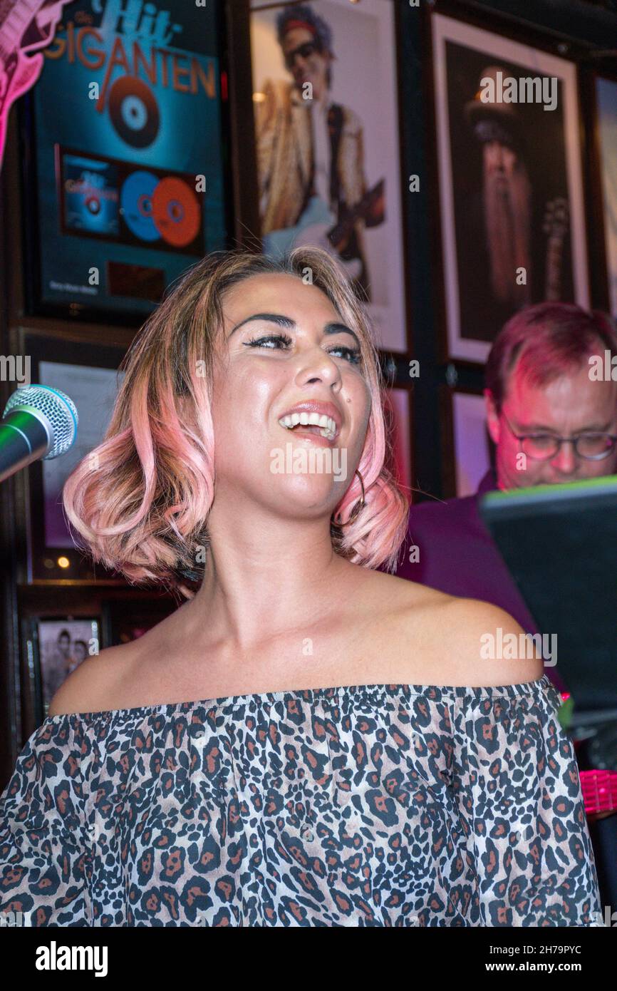 YALLAROO, Bandleader, Frank Kwidor (sax), musikalischer Leiter Volker