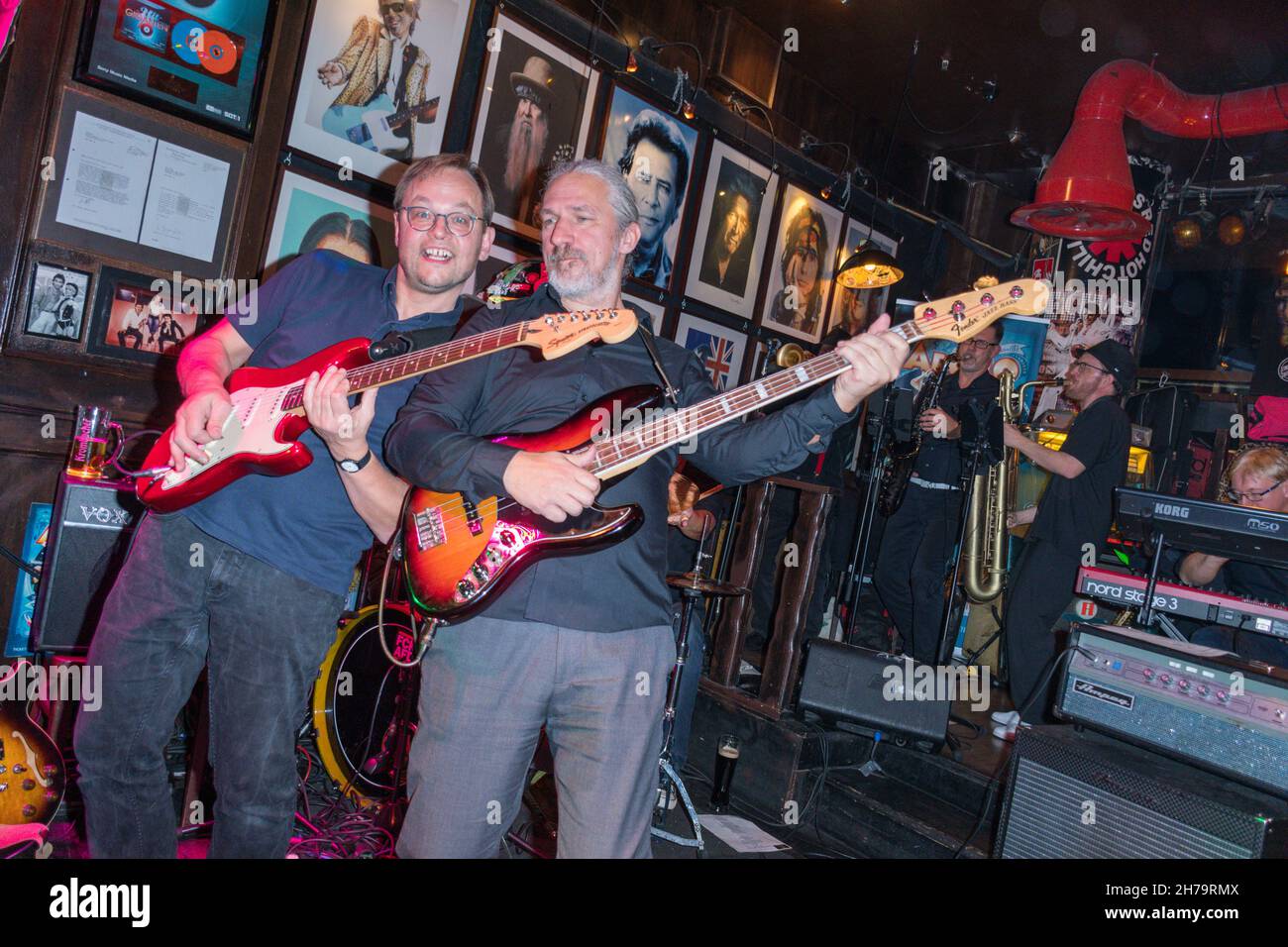 YALLAROO, Bandleader, Frank Kwidor (sax), musikalischer Leiter Volker