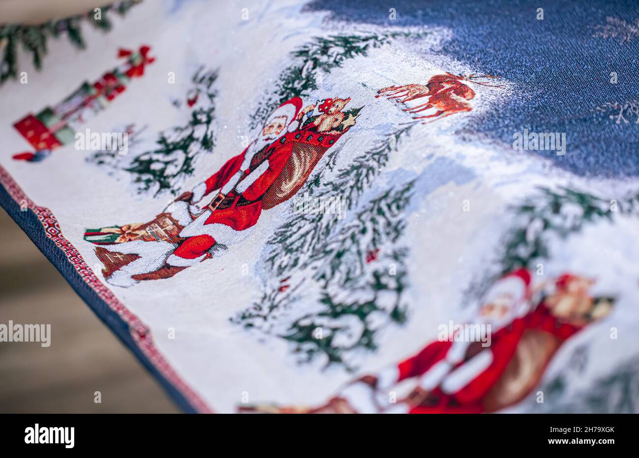 Christmas table happy guests hi-res stock photography and images - Alamy