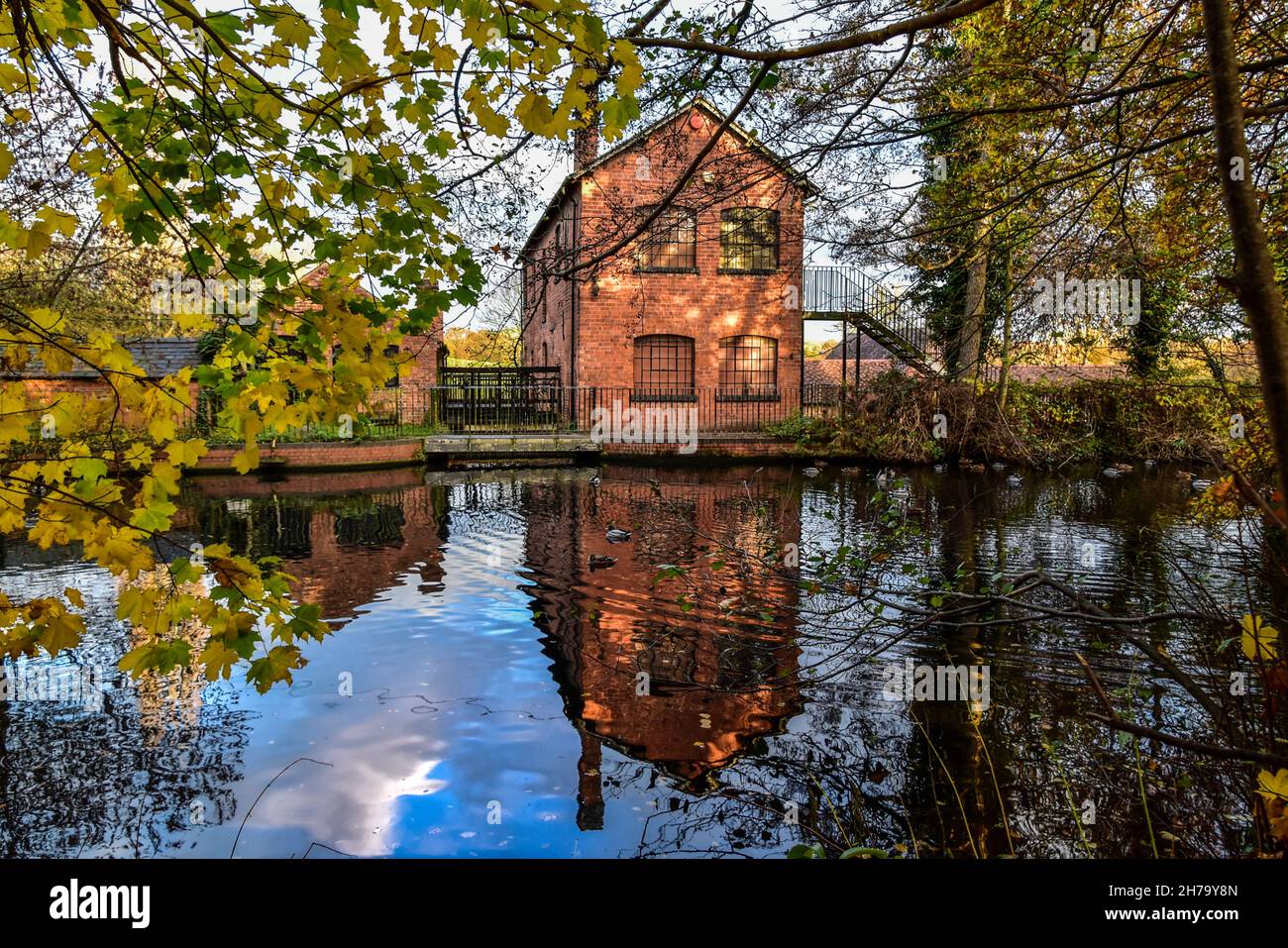 The Mill Needle Museum and mill pond in Redditch Stock Photo Alamy