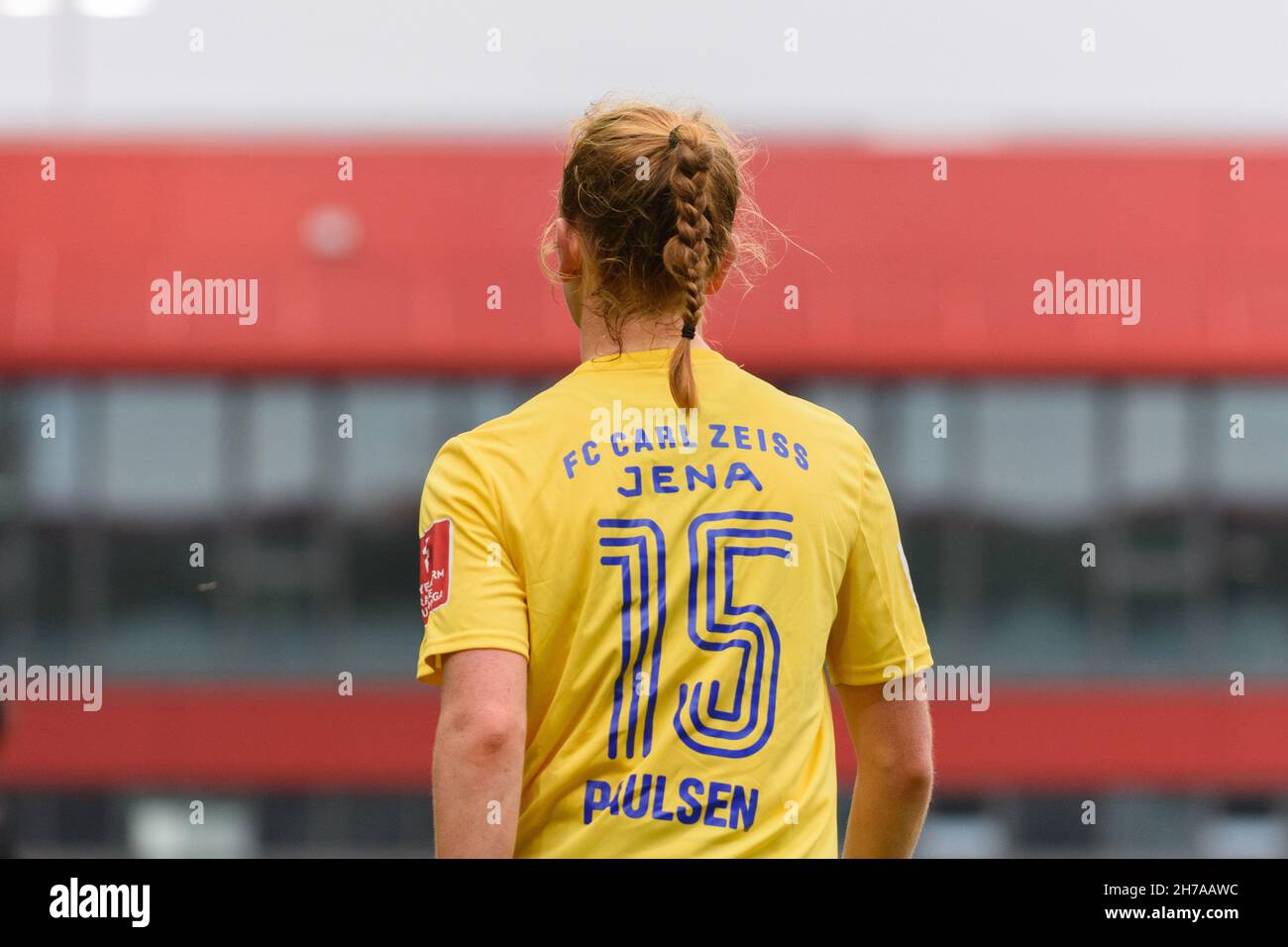 Munich, Germany. 21st Nov, 2021. Munich, Germany, Nov 21st 2021: Svenja  Paulsen (15 FC Carl-Zeiss Jena) from behind during the Flyeralarm Frauen  Bundesliga match between FC Bayern Munich and FC Carl Zeiss