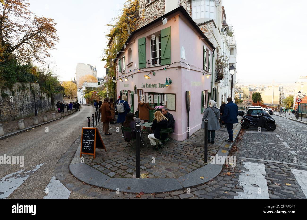 Historical bistro on Montmartre - La Maison Rose - Pink House. Maurice  Utrillo painted it around 1912, in Paris, France Stock Photo - Alamy