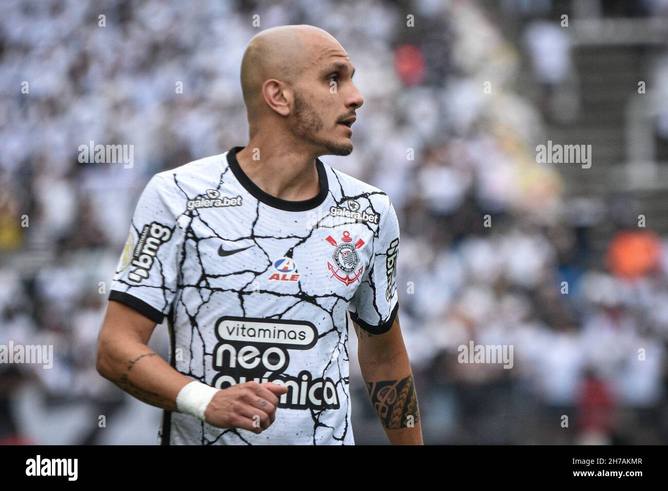 Sao Paulo, Sao Paulo, Brasil. 21st Nov, 2021. Brazilian Soccer Championship: Corinthians and Santos. November 21, 2021, Sao Paulo, Brazil: Fabio Santos, from Corinthians team, during soccer match between Corinthians and Santos, valid for the 34th round of the Brazilian Soccer Championship, held at the Neo Quimica Arena stadium, in Sao Paulo, on Sunday (21). Corinthians won 2-0, with goals from Jo and Gabriel: Credit: Ronaldo Barreto/TheNews2 (Credit Image: © Ronaldo Barreto/TheNEWS2 via ZUMA Press Wire) Stock Photo