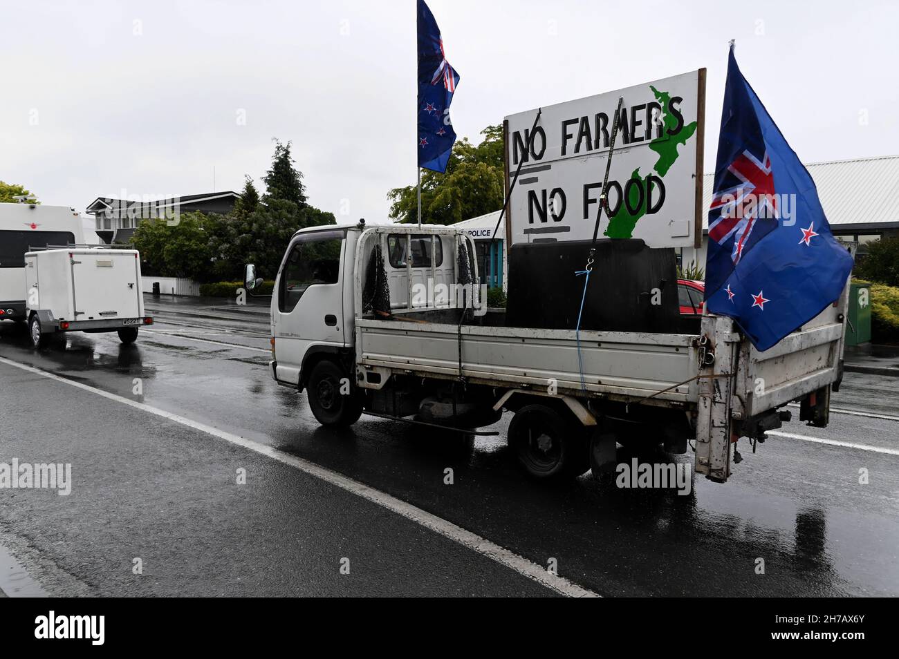 Motueka, New Zealand 21 Nov 2021 Groundswell protesters stating 'No Farmers, No Food' Stock Photo