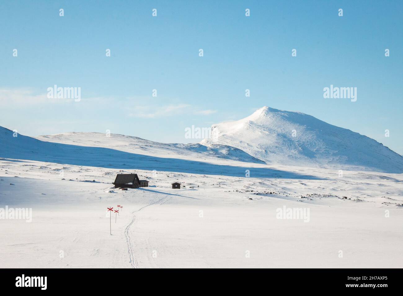 An emergency hut along Kungsleden trail between Salka and Kebnekaise covered in snow, early April 2021 Stock Photo