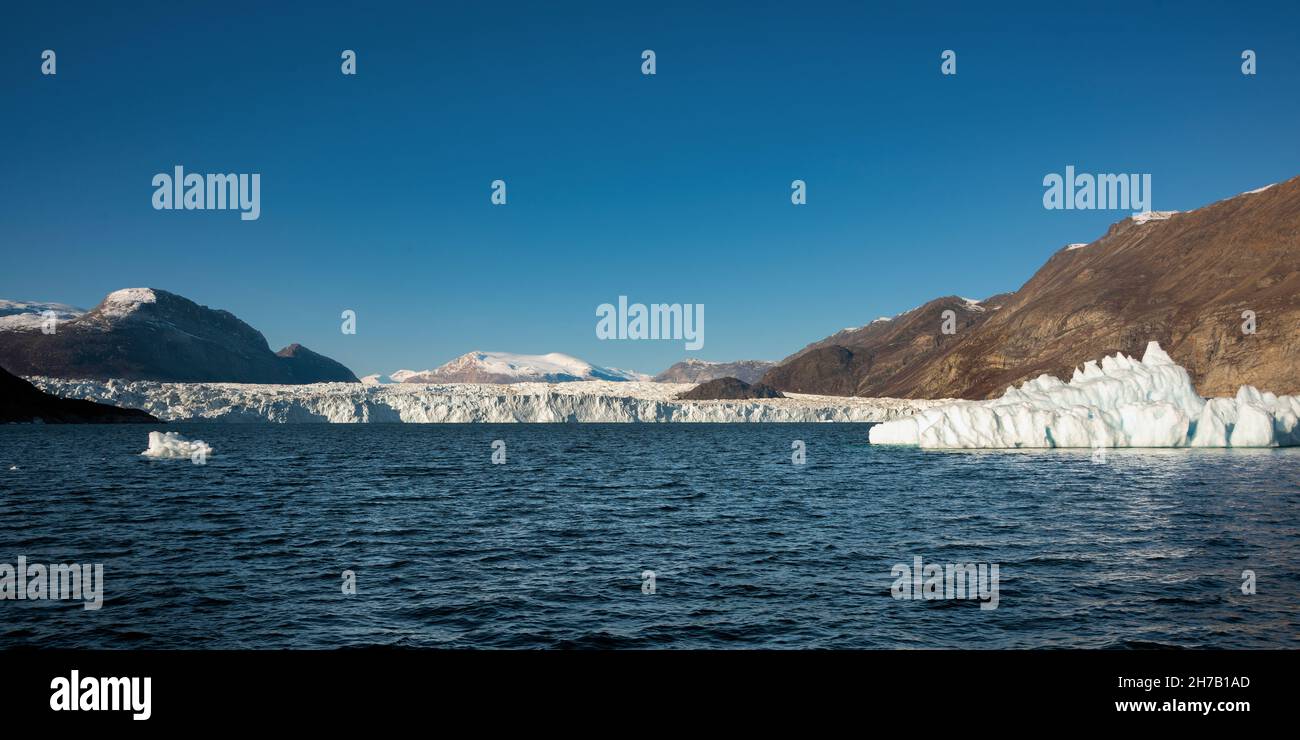 Front face of the Rolige Brae Glacier with icebergs, Rodefjord, Scoresby Sund, East Greenland Stock Photo
