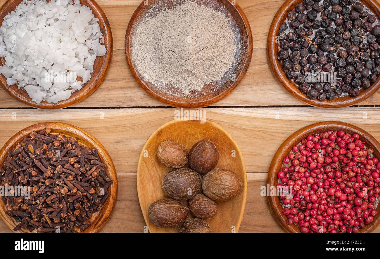 Garlic cloves nutmeg hires stock photography and images Alamy