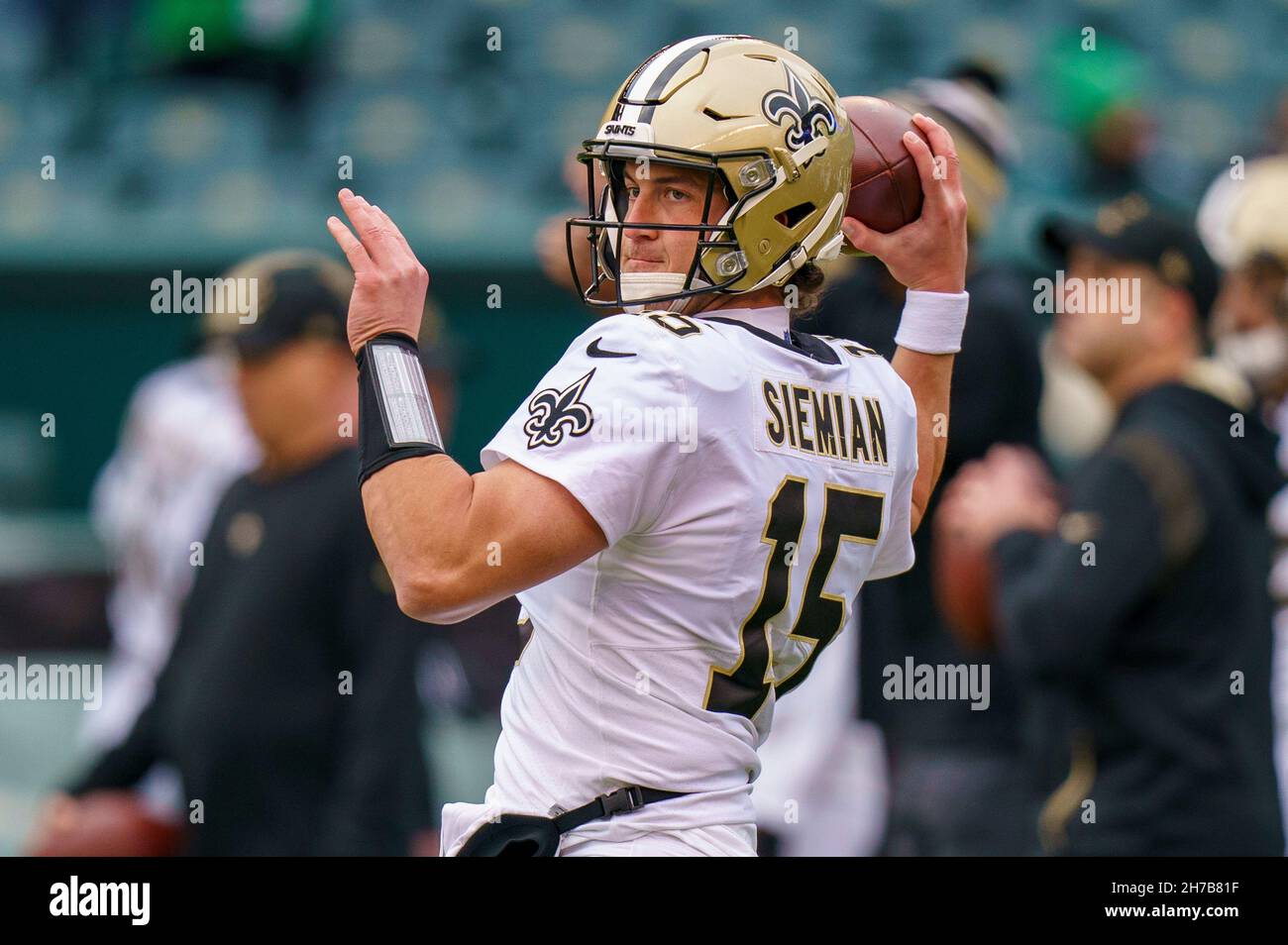 Philadelphia, Pennsylvania, USA. 21st Nov, 2021. New Orleans Saints quarterback Trevor Siemian (15) in action prior to the NFL game between the New Orleans Saints and the Philadelphia Eagles at Lincoln Financial Field in Philadelphia, Pennsylvania. Christopher Szagola/CSM/Alamy Live News Stock Photo
