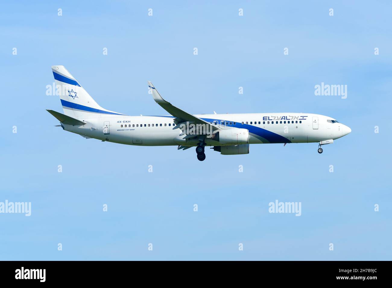 El Al Israel Airlines Boeing 737 airplane flying. Aircraft operating for israel flag carrier El Al inbound from Tel Aviv. Plane registered as 4X-EKH. Stock Photo