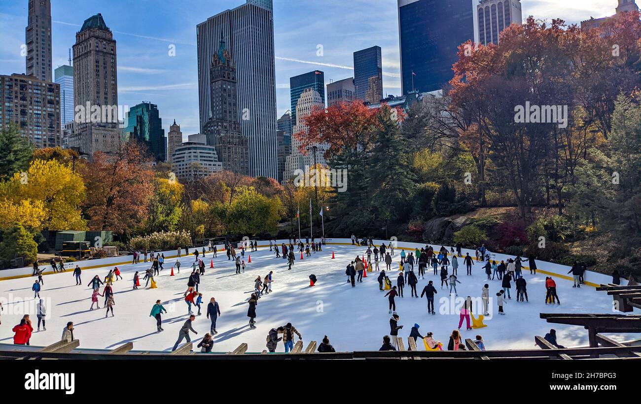 Ice skating new york city photos hires stock photography and images