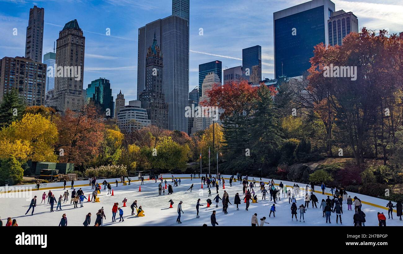 Ice skating new york city photos hires stock photography and images